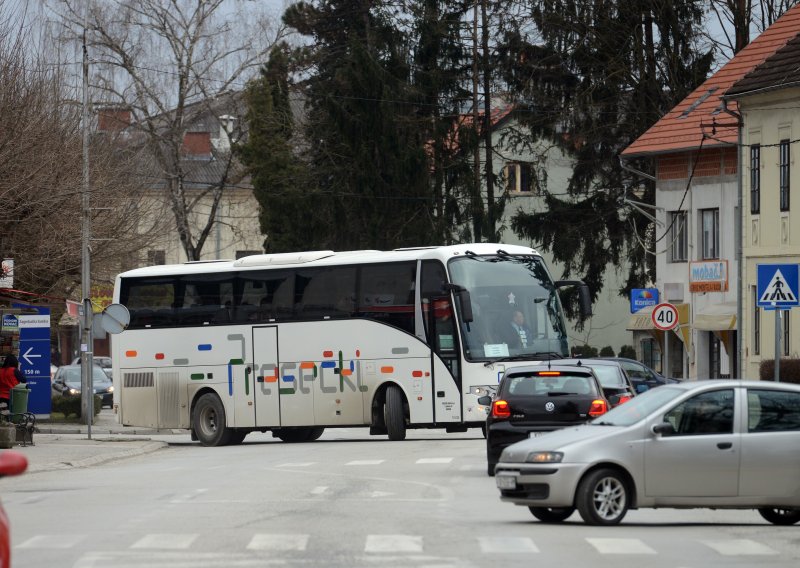 Autobusni prijevoznik od ponedjeljka prestaje voziti srednjoškolce, župan se unaprijed ispričao