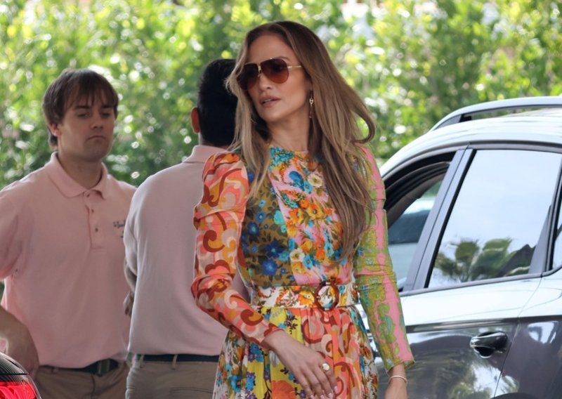 Jennifer Lopez blistala u boho stilu: Nije odoljela komadima u duhu ludih 70-ih