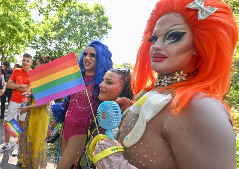 Tisuće u Povorci ponosa, Orban zabranjuje 'prikazivanje homoseksualnosti'