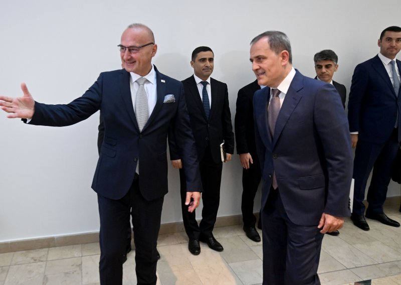 Incident sa zastavom na susretu azerbajdžanskog ministra s Grlićem Radmanom