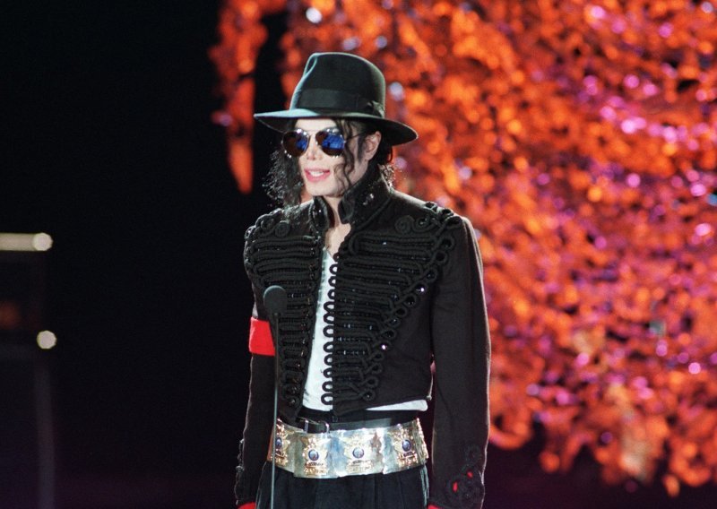 Bio je glavna atrakcija: Kultni šešir Michaela Jacksona prodan na aukciji za 82.170 dolara