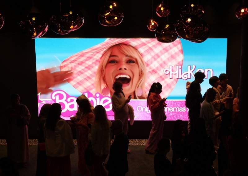 Rusi stoje u redovima kako bi pogledali film Barbie - unatoč sankcijama