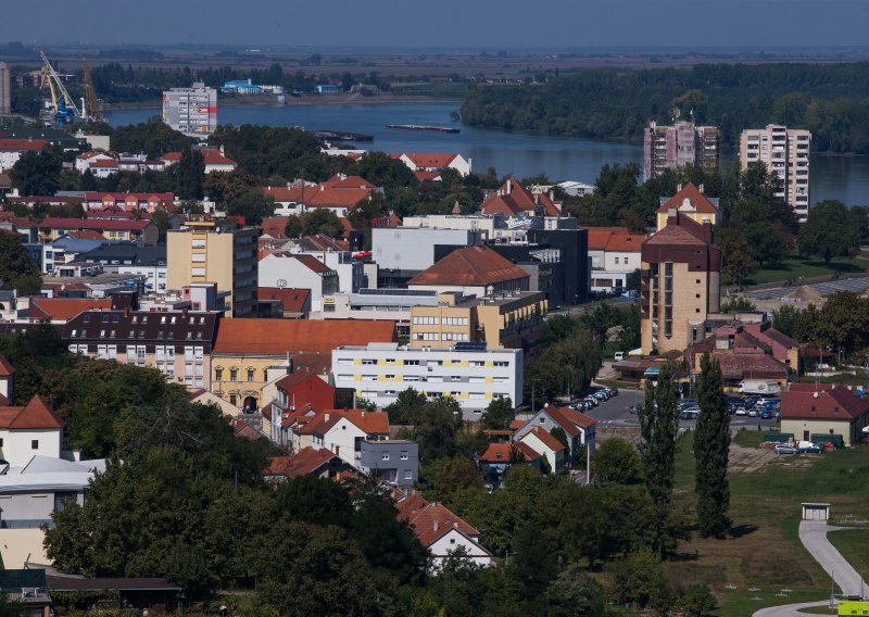 Grad Vukovar povisio iznose studentskih i učeničkih stipendija
