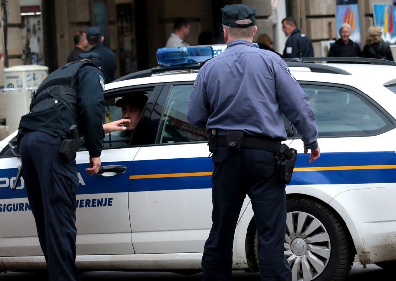 Centrom Zagreba šetao s plastičnom puškom ispod kaputa, privela ga policija