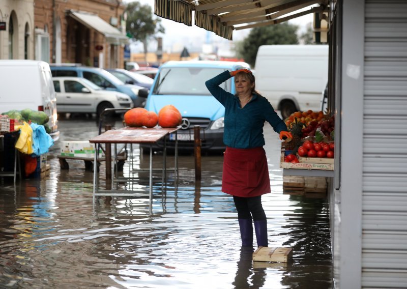 Riječka tržnica ponovno pod vodom