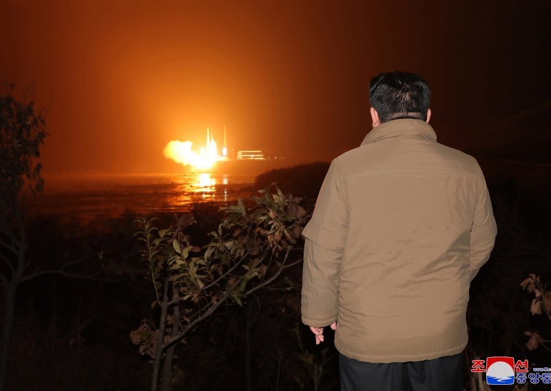 Kim Jong Un pregledao prve špijunske fotografije 'glavnih meta'