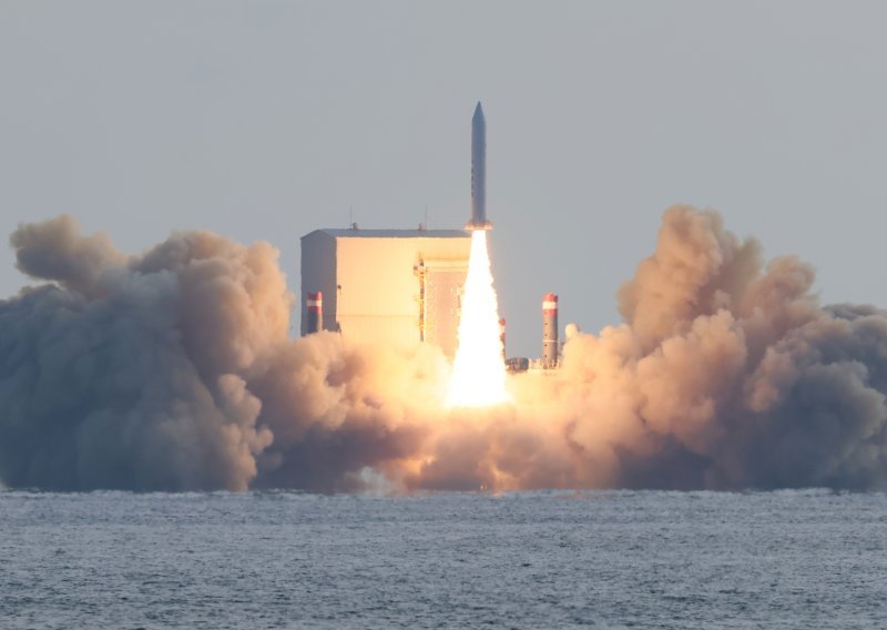 Južna Koreja testirala raketu na kruto gorivo u jeku svemirske utrke sa sjevernim susjedima