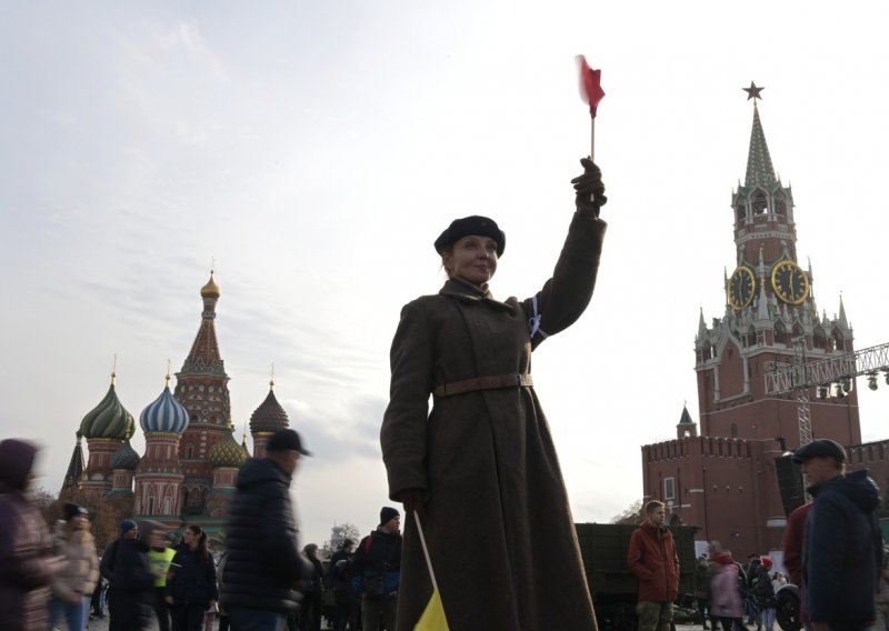 Zapad se kleo u sankcije, ali Rusija odolijeva. 'Moskva je puna novca!'