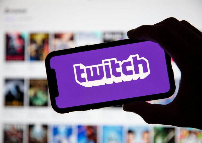 Twitch nakon viralnih streamova u toplesu dopušta golotinju
