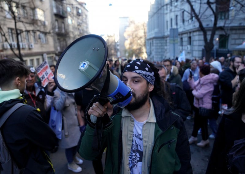 Prosvjednici satima blokirali promet u Beogradu zbog izborne krađe