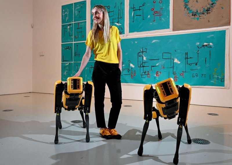 Ova netipična umjetnica naučila je robotske pse slikanju. Za svoja djela zarade vrtoglavih 40.000 dolara