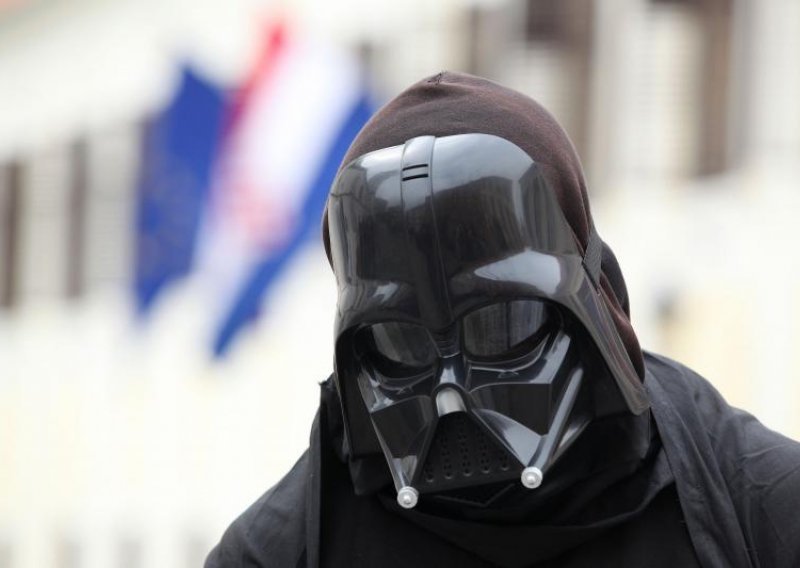 Darh Vader pozvao vladajuće na zasluženu tamnu stranu