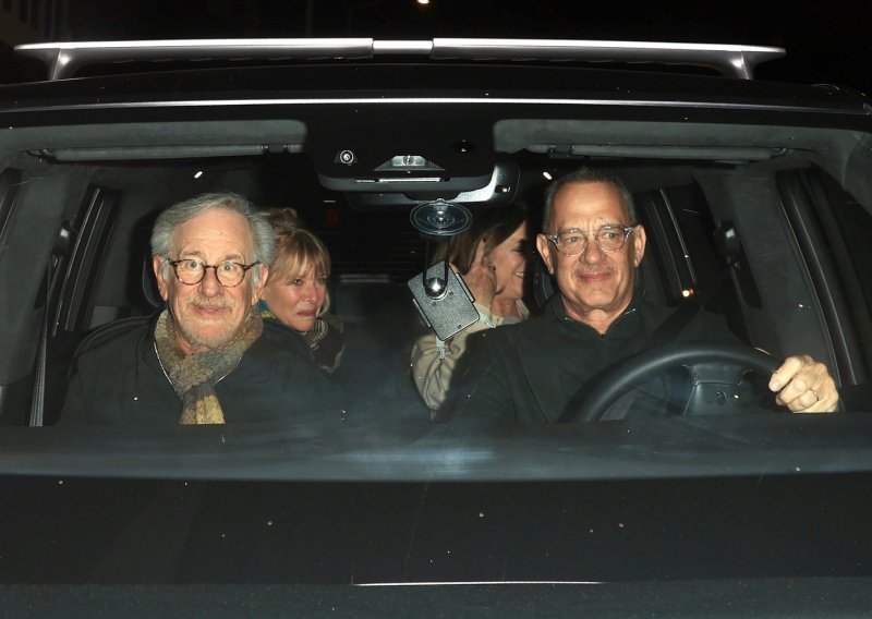 Dupli spoj: Tom Hanks i Steven Spielberg izveli su svoje supruge na večeru