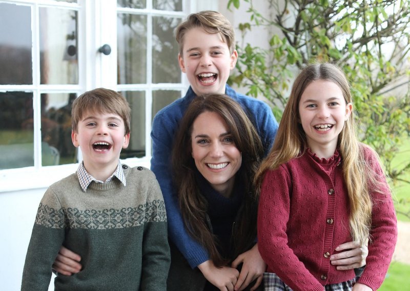 Što je sve to korigirano na spornoj fotografiji Kate Middleton s djecom