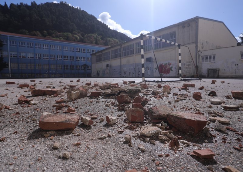 Potres dodatno oštetio objekte u Hercegovini, u Ljubinju se srušio dio zgrade