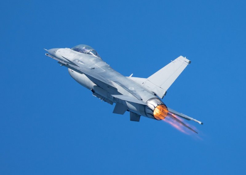 Putin: Rušit ćemo lovce F-16 u Ukrajini, aerodromi postaju legitimna meta