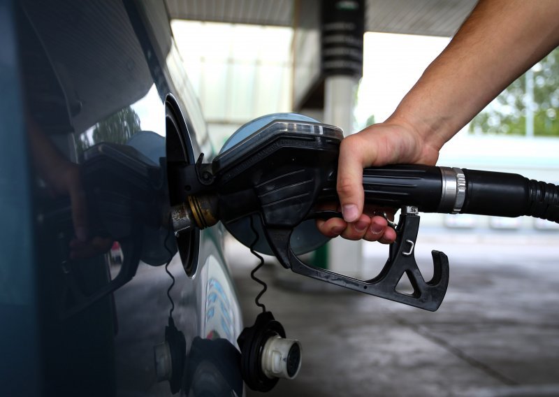 Vlada objavila nove cijene: Od sutra jeftinije sve vrste goriva