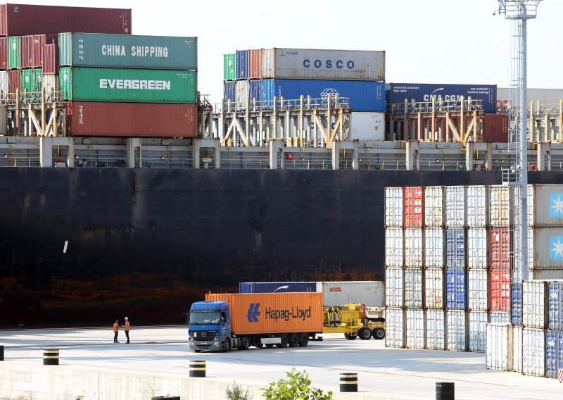 Izvoz u prva dva mjeseca porastao 2,4 posto, uvoz pao jedan posto