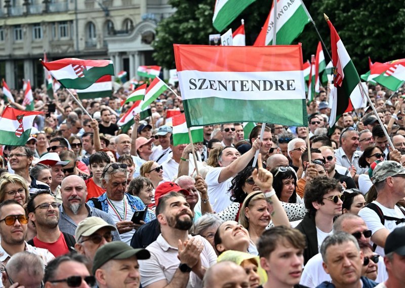 Tisuće prosvjedovale protiv Orbana u uporištu Fidesza
