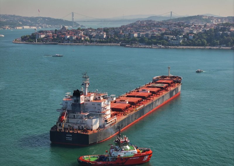 Bospor zatvoren za promet, nasukao se teretni brod iz Ukrajine