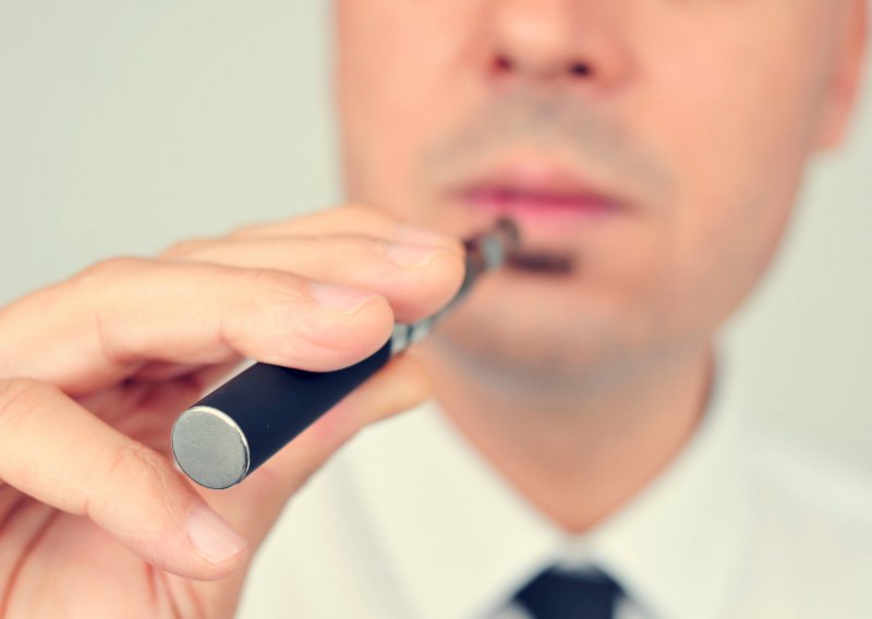 Pušači e-cigareta protive se izjednačavanju s običnim