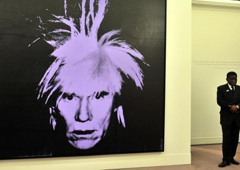 Pijana djevojka uništila Warholove slike