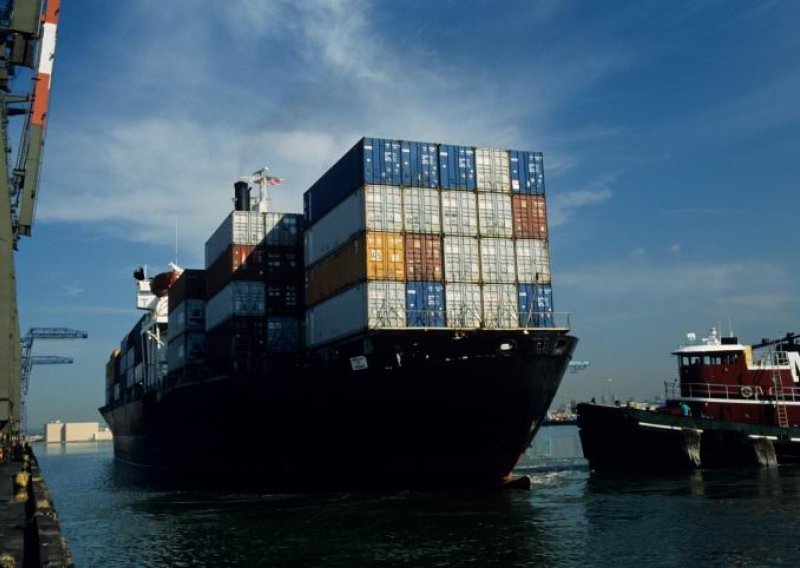 Uvoz pada brže od izvoza