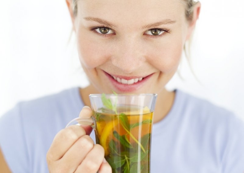 Sprej zelenoga čaja sprečava rak kože