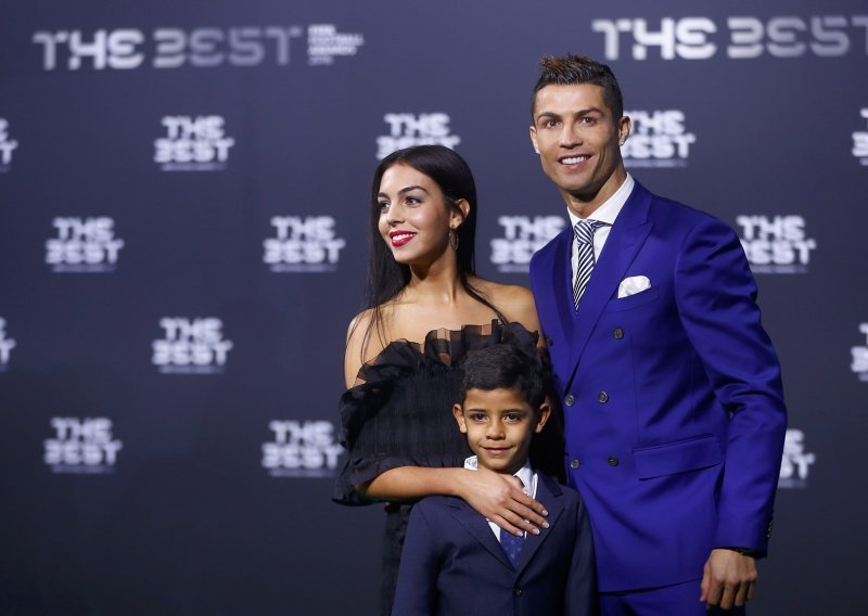 Ronaldo na Fifinoj gala večeri u pratnji nove djevojke