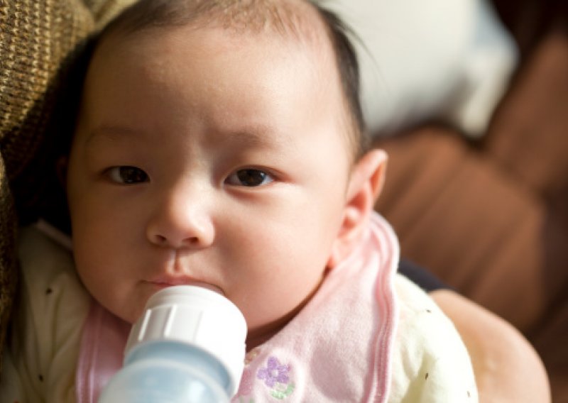 Zbg smrti djeteta vlasti istražuju kinesku mljekaru