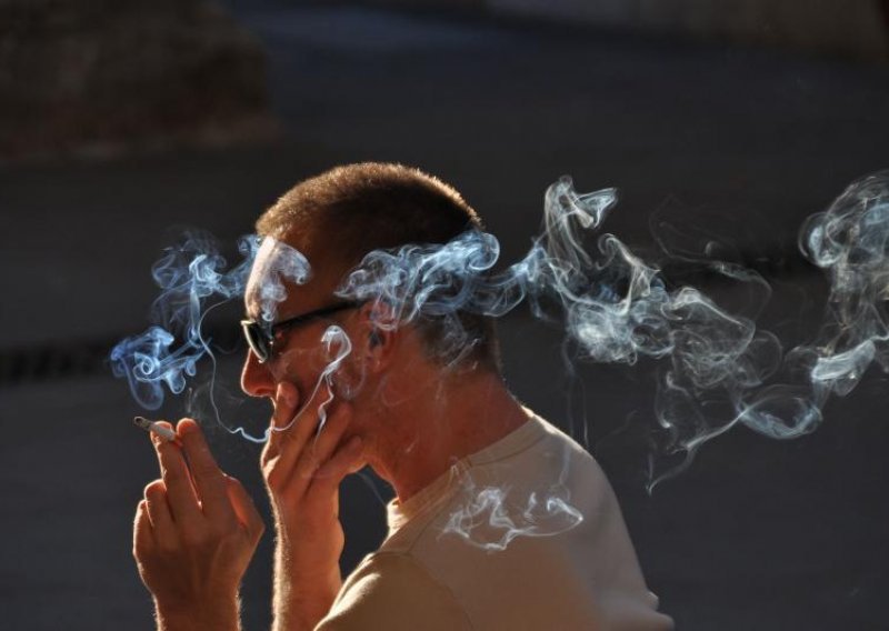 Još jači udar na pušače i duhansku industriju