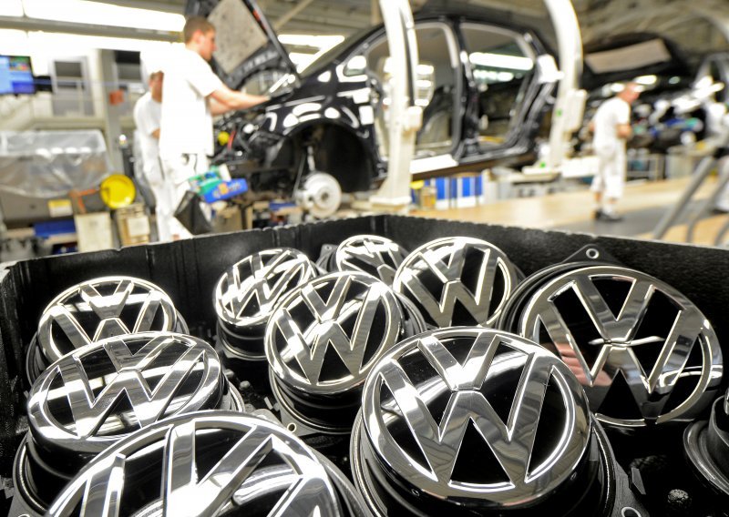 Volkswagen sa sindikatima dogovorio ukidanje 30.000 radnih mjesta