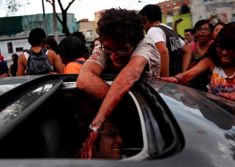 Tisuće zombija okupiralo glavni grad Meksika