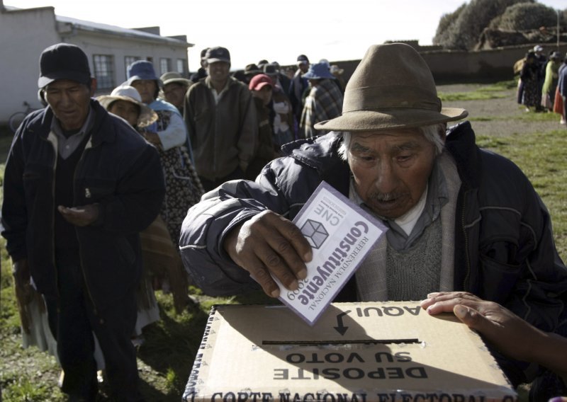 Bolivijci na referendumu o socijalističkom uređenju