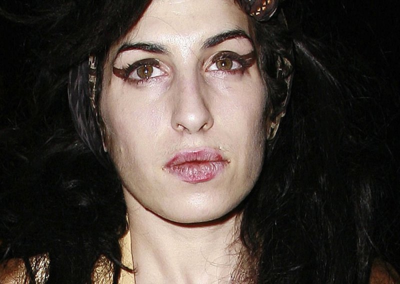 Amy Winehouse – jahačica na oštrici