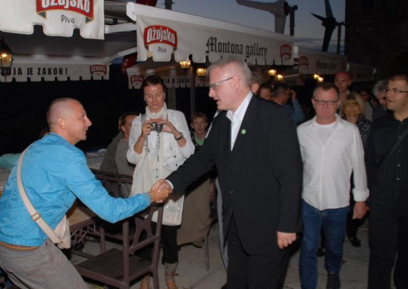 Josipović o sastanku premijera i aferama u nogometu