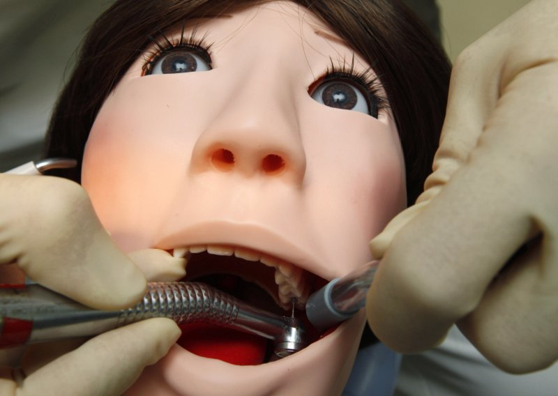 Japanski studenti stomatologije vježbaju na robotu