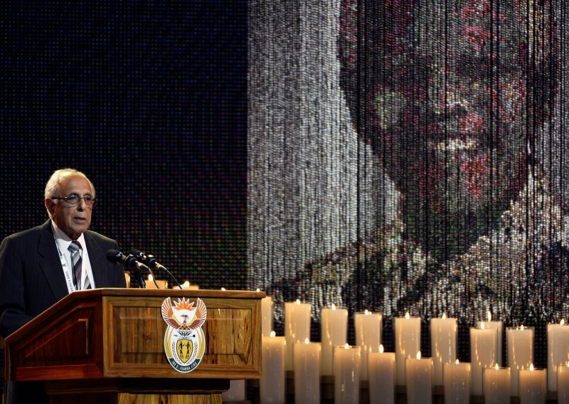 Umro veteran borbe protiv apartheida Ahmed Kathrada
