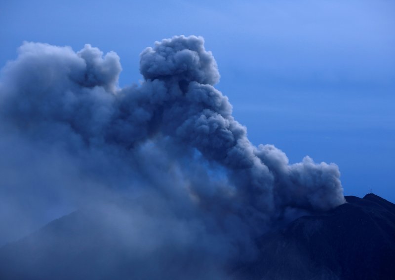 Tisuće stanovnika Balija bježe zbog straha od erupcije vulkana
