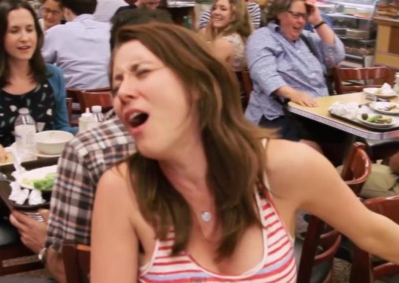 Iznenadili grupnim ženskim orgazmom u restoranu