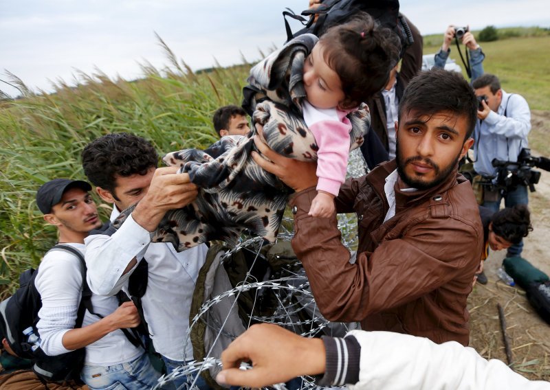 Mađarska će emigrante držati u kampovima uz granicu