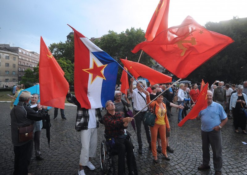 Socijalistički simboli na antifašističkom skupu u Zagrebu: Groteska s lošim efektom