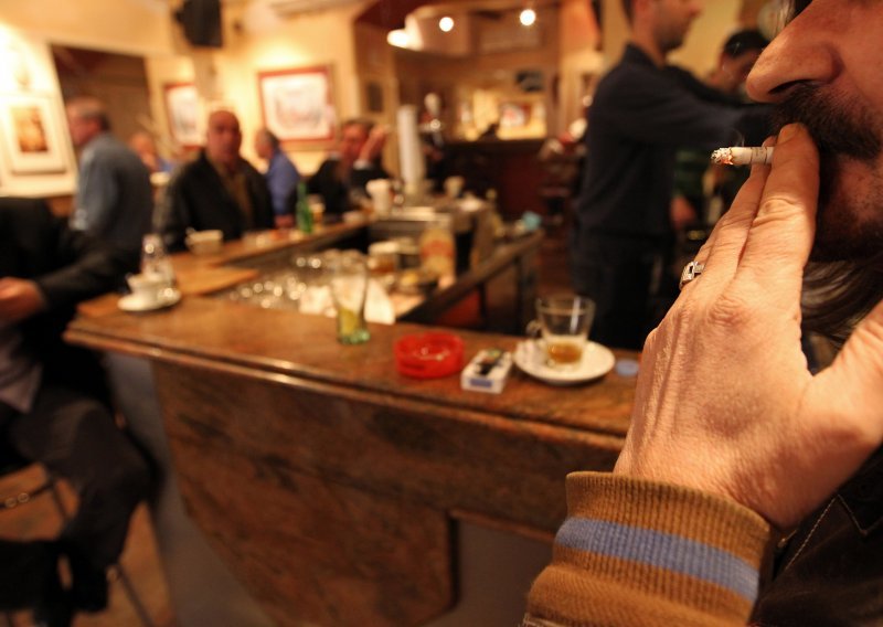 Nizozemska zabranila pušačke odjeljke u barovima