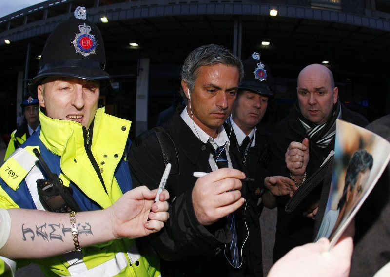 Mourinho pod istragom zbog udaranja navijača