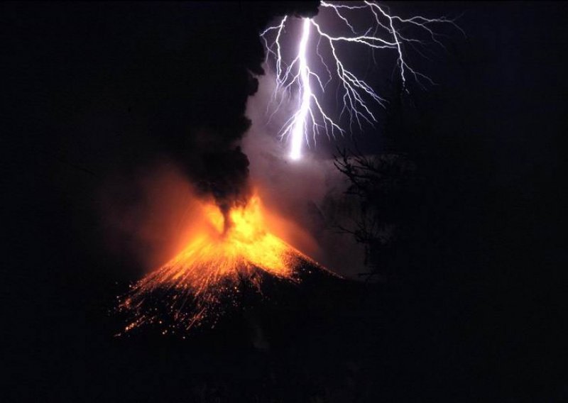 Pogledajte senzacionalne rijetke vulkanske munje