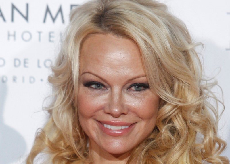 Pamela Anderson otkrila da je bila zlostavljana: 'Playboy mi je spasio život'