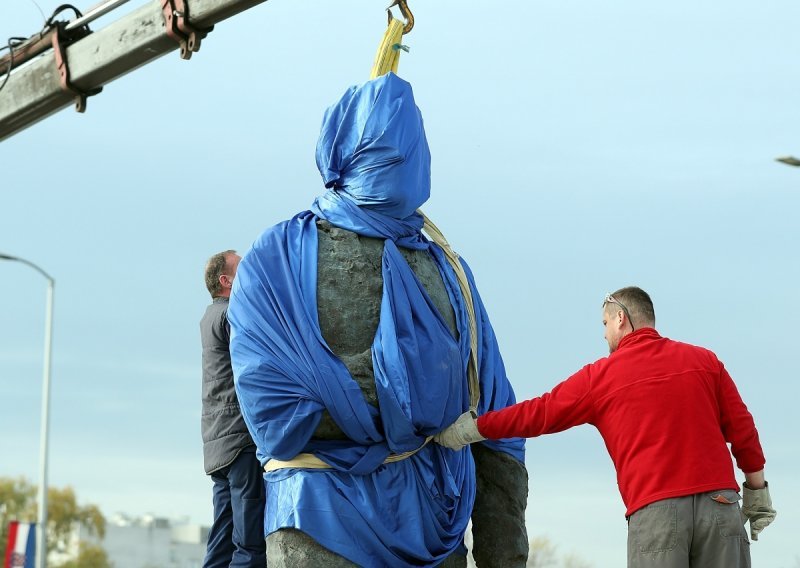 [FOTO/VIDEO] U Zagreb stigao kip Franje Tuđmana; pogledajte kako je prošlo njegovo postavljanje