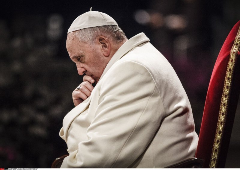 Glasnogovornik pape Franje iznenada podnio ostavku