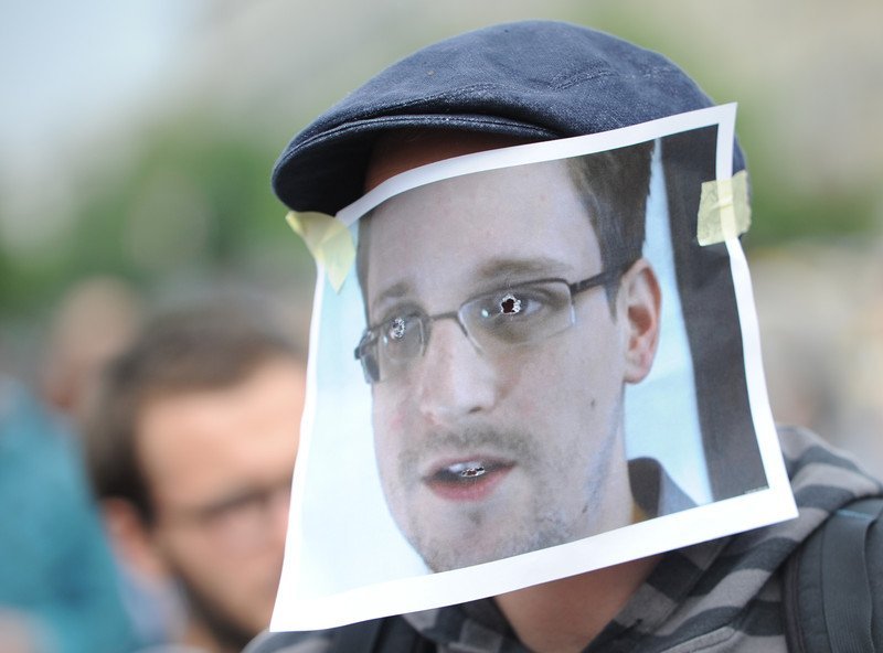 2013: Edward Snowden objavio povjerljive dokumente koji dokazuju tajni pristup društvenim mrežama