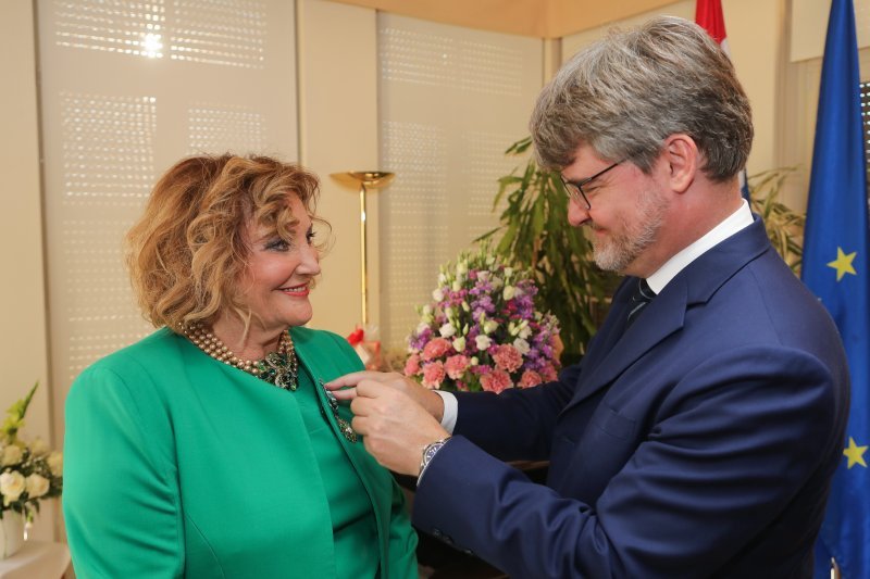 Tereza Kesovija i francuski veleposlanik Gael Francois Veyssiere